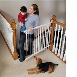 Kidco G-22 Angle Mount Safeway Child Safety Gate, White